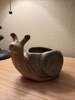 Snail pot